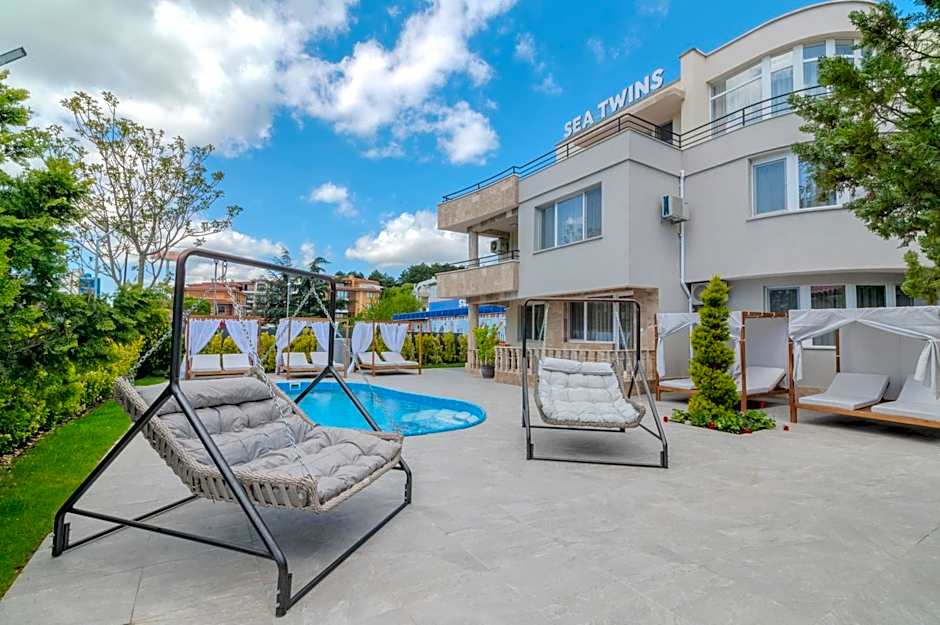 Sea Twins Luxury Aparthotel - 150 m from the beach