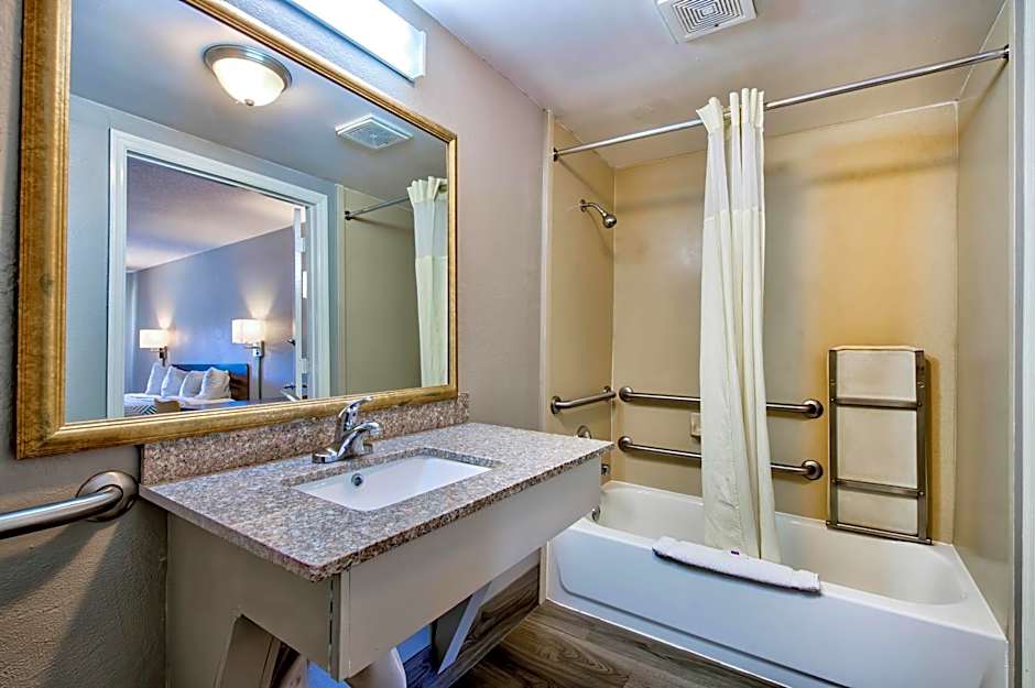 Motel 6 Birmingham, AL - Medical Center - nverness Hwy 280