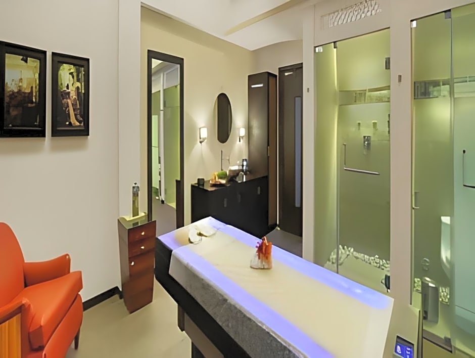 Mayfair Convention Hotel