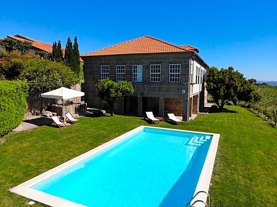 Quinta da Portela - Casa Visconde Arneiros - by RowdHouses