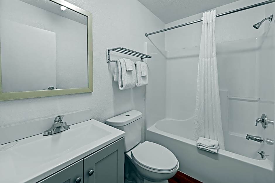Birch Hill Suites Kansas City - Independence