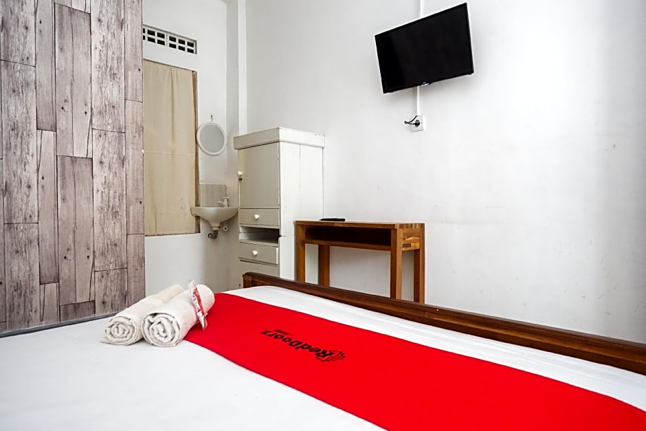 RedDoorz near Plengkung Gading 2