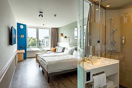 Deluxe Double Room with Side Sea View