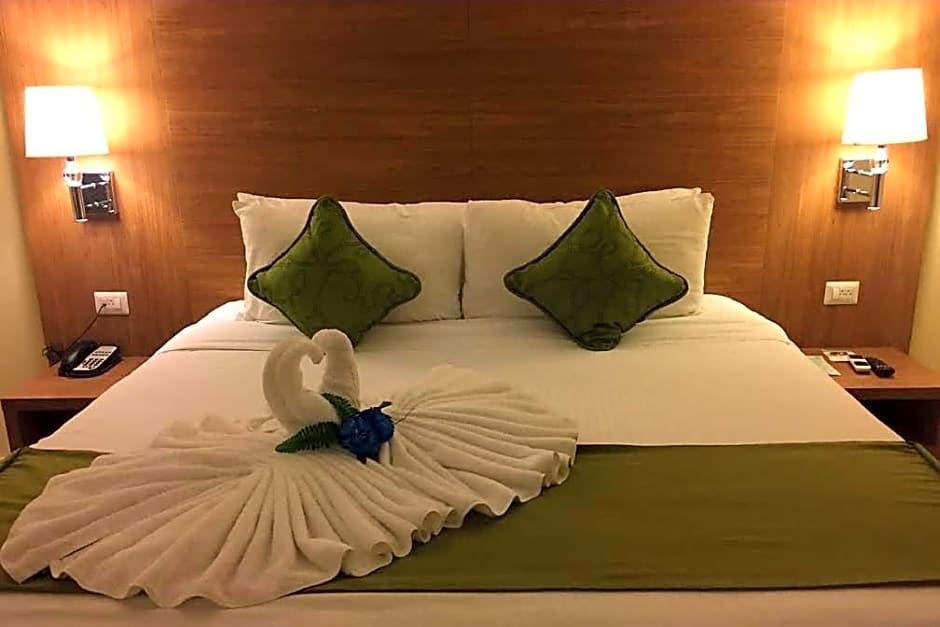 Photo 1 of 2 of 1 King Bed