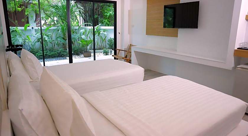 Tonsai Tropical Phi Phi Island