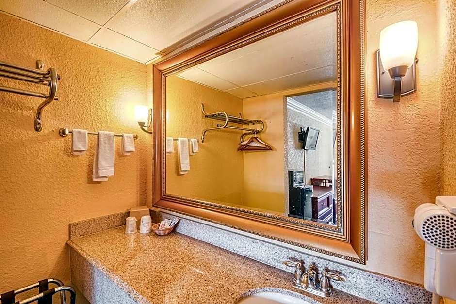 Budget Inn and Suites