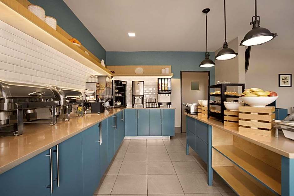 Country Inn & Suites by Radisson, Moline Airport, IL