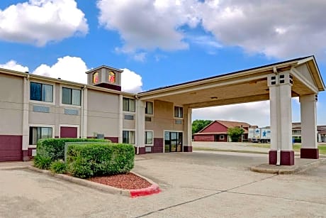 Super 8 by Wyndham Waxahachie TX
