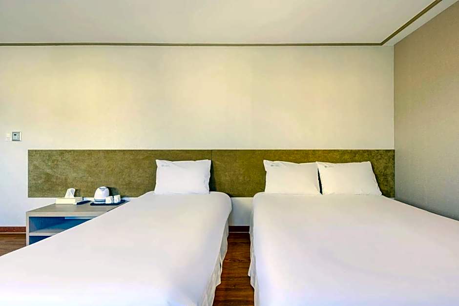 Pine Hill Hotel