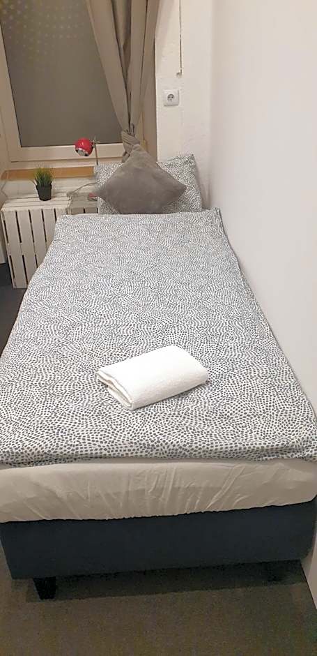 FlyFly Hostel