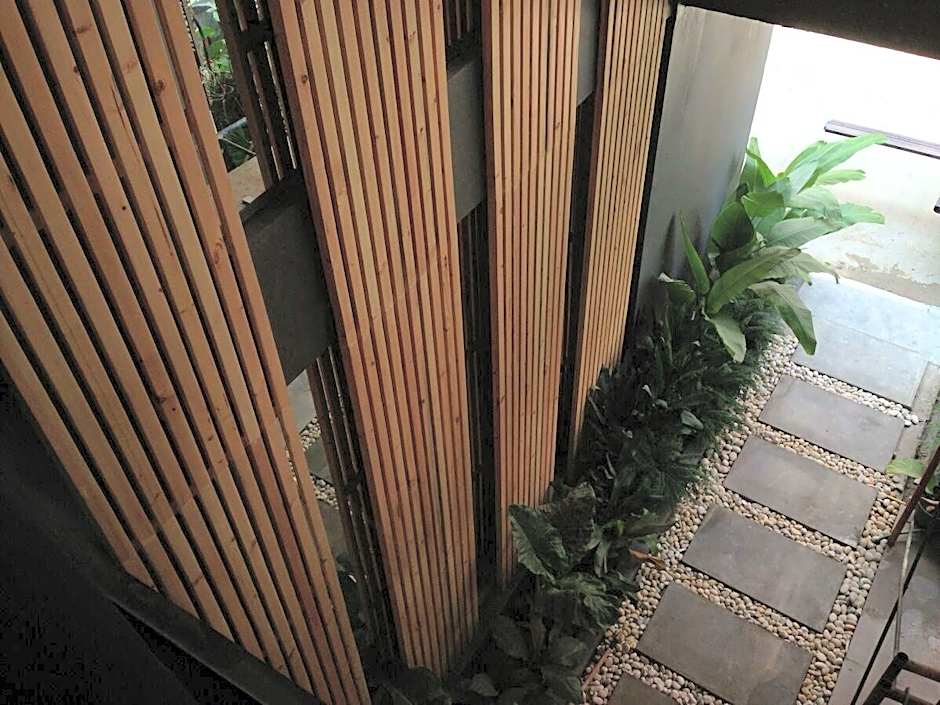 5ive Beach House Hotel