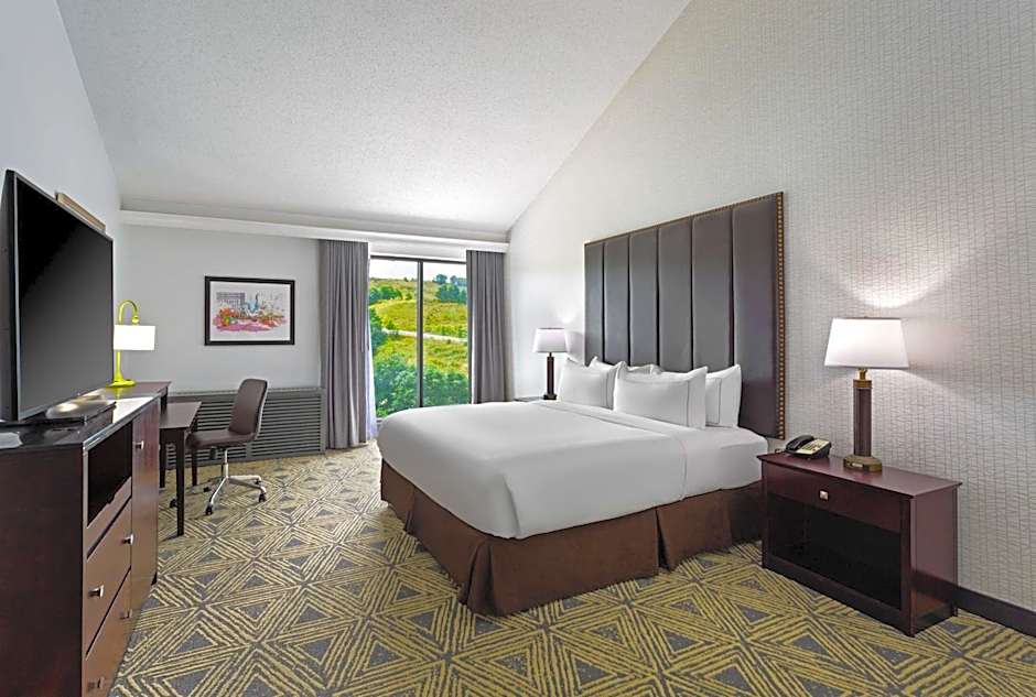 DoubleTree By Hilton Hotel Pittsburgh-Meadow Lands