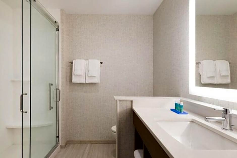 Holiday Inn Express & Suites Cincinnati NE - Red Bank Road By IHG