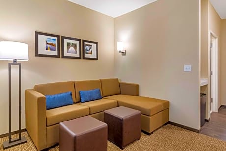Queen Suite with Two Queen Beds - Non Smoking
