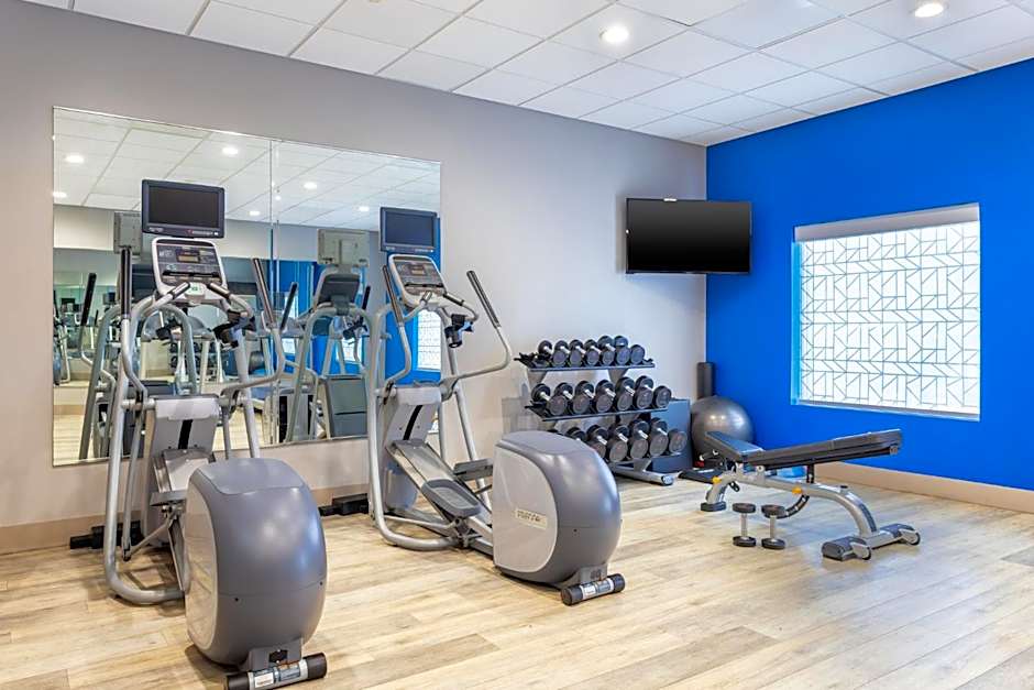 Holiday Inn Express & Suites Memphis Arpt Elvis Presley Blv By IHG