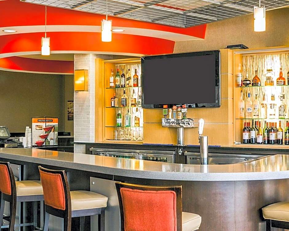 Cambria Hotel Denver International Airport