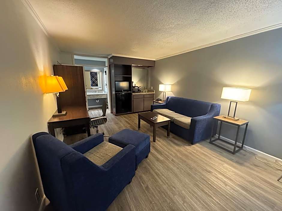 Clarion Inn & Suites Dothan South