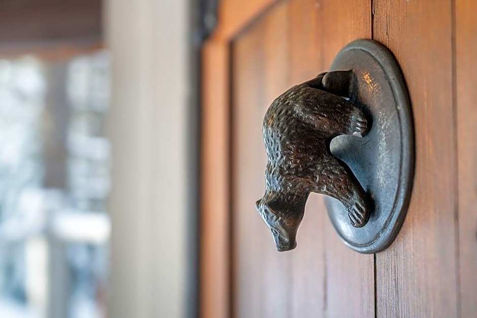 Storm Mountain Lodge Cabins Dining