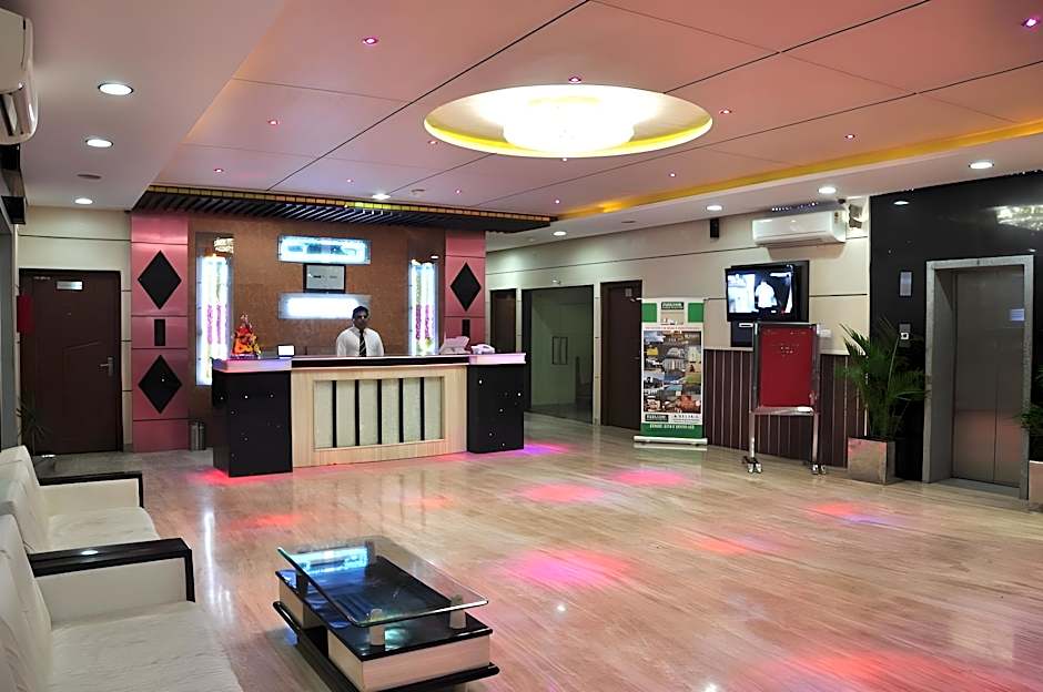 Foxoso Taj View Hotel