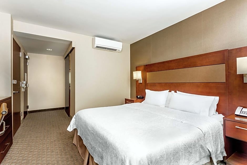 Hampton Inn By Hilton Grand Central