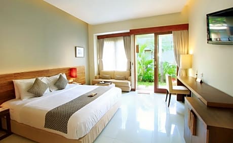 Deluxe Double Room with Pool View