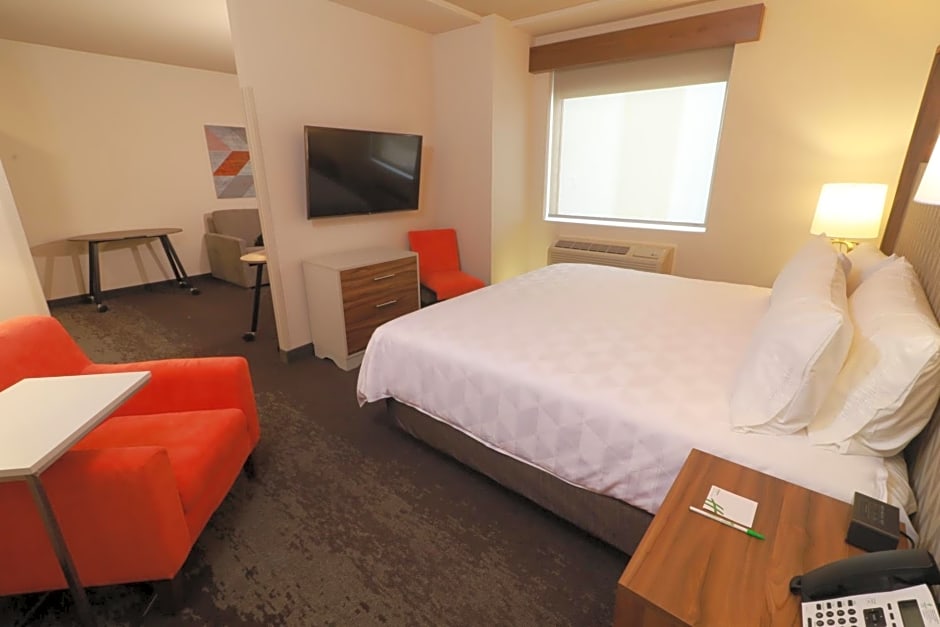 Holiday Inn & Suites - Monterrey Apodaca Zona Airport, an IHG Hotel