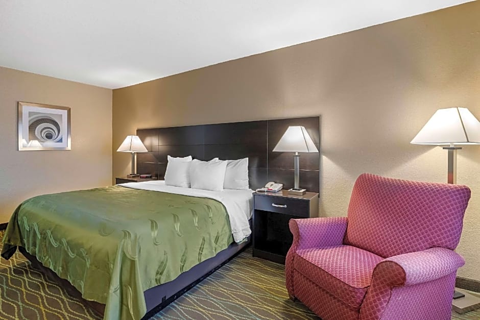 Quality Inn & Suites Des Moines - Merle Hay Road