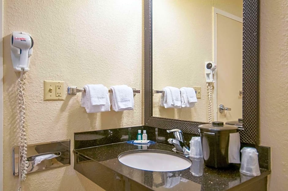 Quality Inn & Suites