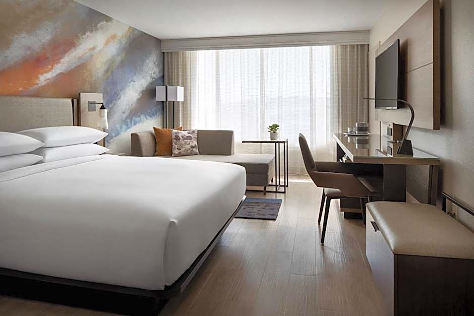 Photo 1 of 4 of 1 King Bed Guestroom