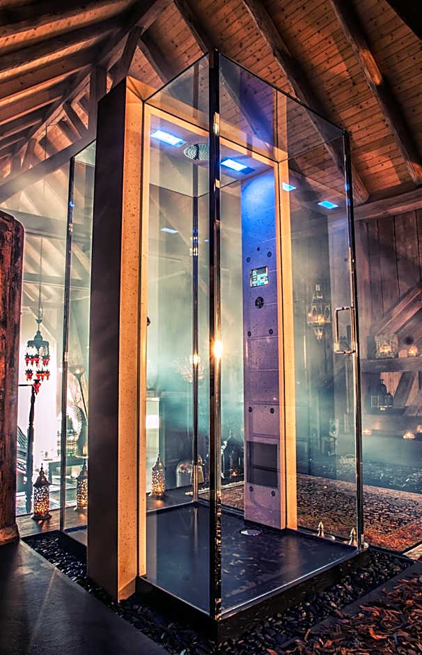 Bijou Hotel / Love and Romance