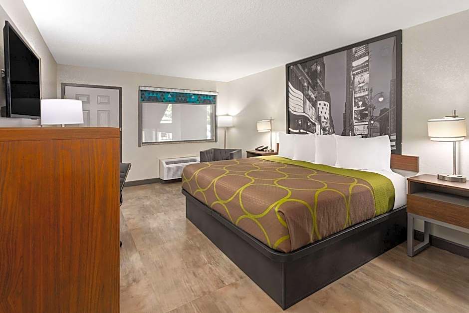 Super 8 by Wyndham Prattville Montgomery