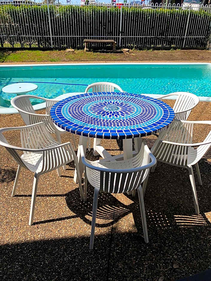 Avaleen Lodge Motor Inn