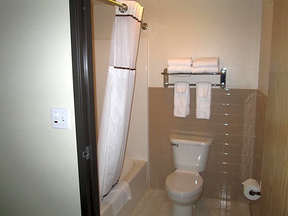 AmericInn by Wyndham Charlevoix