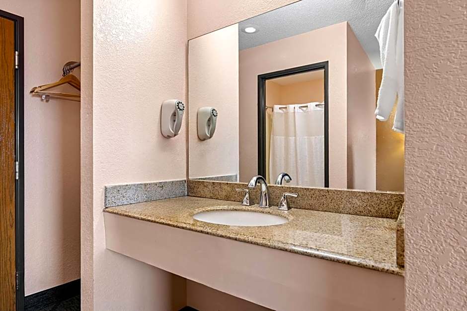 Super 8 by Wyndham Bourbonnais/Kankakee Area