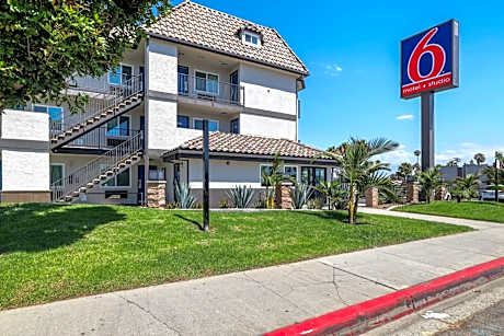 Studio 6 Suites Escondido, CA