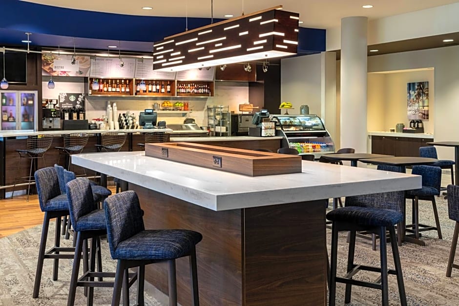 Courtyard by Marriott Fort Lauderdale Airport & Cruise Port