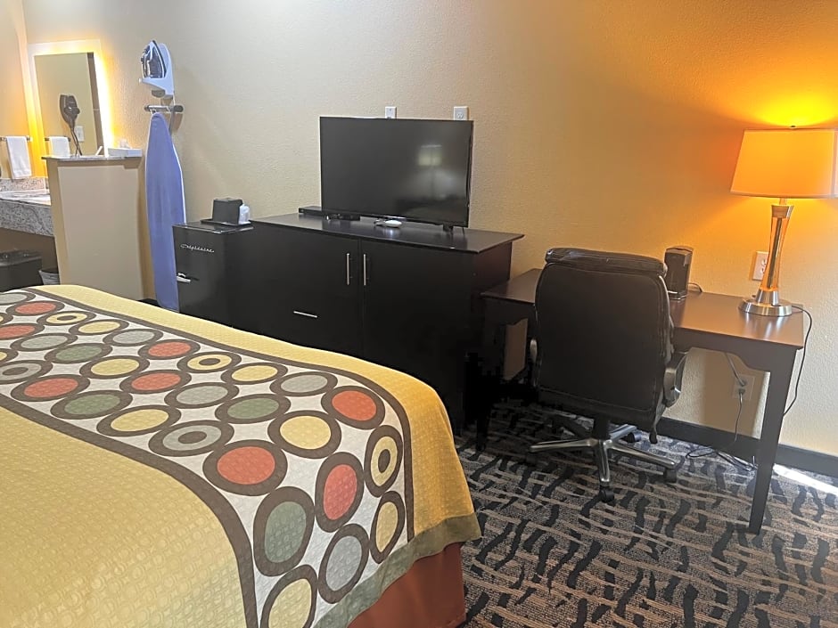 Super 8 by Wyndham Pasadena
