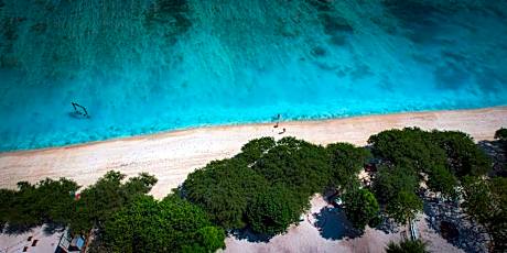 Gili Teak Beach Front Resort