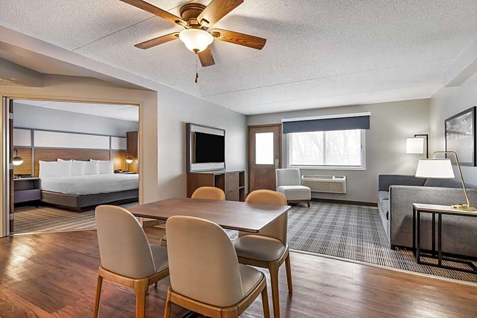 AmericInn by Wyndham Valley City - Conference Center