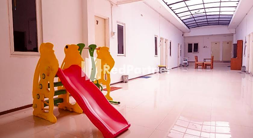Kost Jennaira Syariah Jogja City Mall Yogyakarta by Reddoorz – Yogyakarta, MN