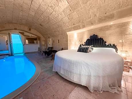 Luxury Suite with Private Pool and Sea View