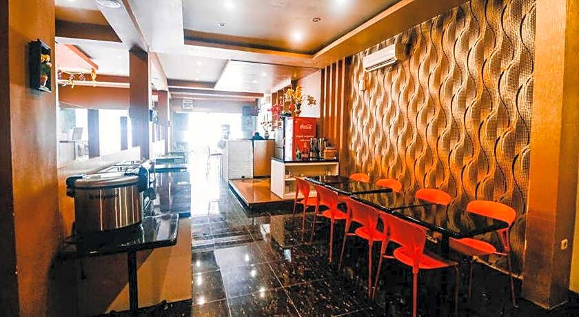Reddoorz Plus near Makassar Town Square