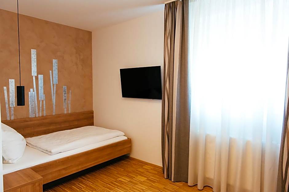 Photo 1 of 6 of Single Room
