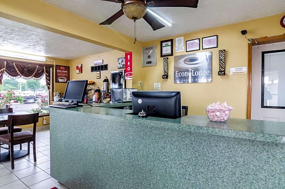 Econo Lodge Winfield