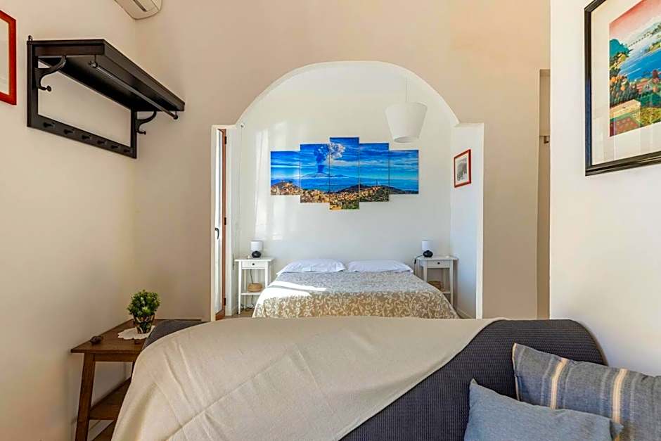 Tauromenion Guest House