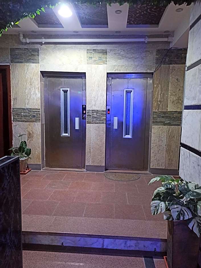 Unique Apartment by the sea, between Hilton and four seasons in the heart of Alexandria, no view