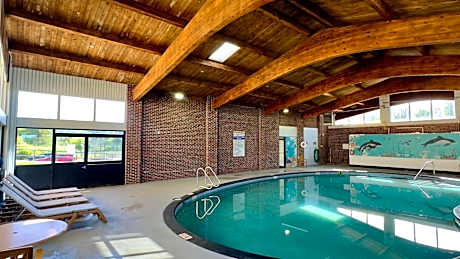 Riverview Inn & Suites