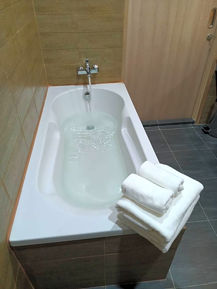 Mayflower Grande Suite Hotel