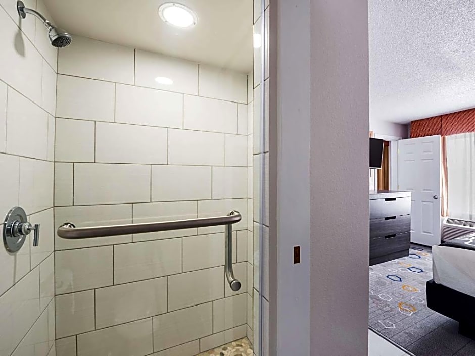 La Quinta Inn & Suites by Wyndham Minneapolis Northwest