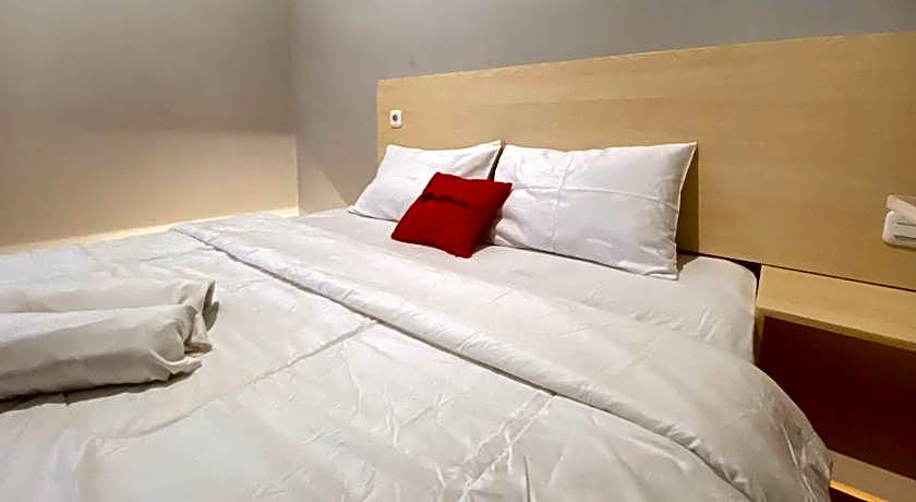 RedDoorz near Exit Tol Batang